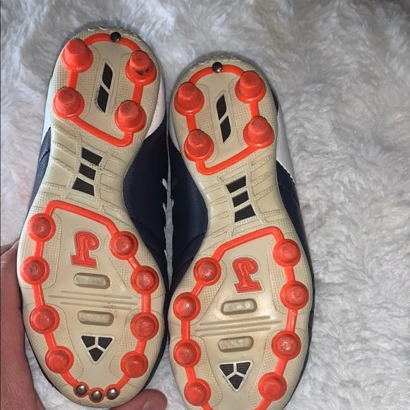 Kids Black and Orange Soccer Shoes like new - Picture 3 of 7